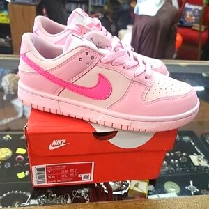 Triple pink nike dunks womens 7
